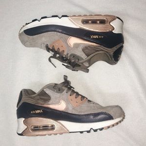 Nike Air Max 90 LX Suede
